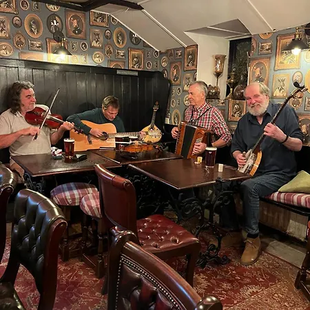 Otel The Cornish Arms *